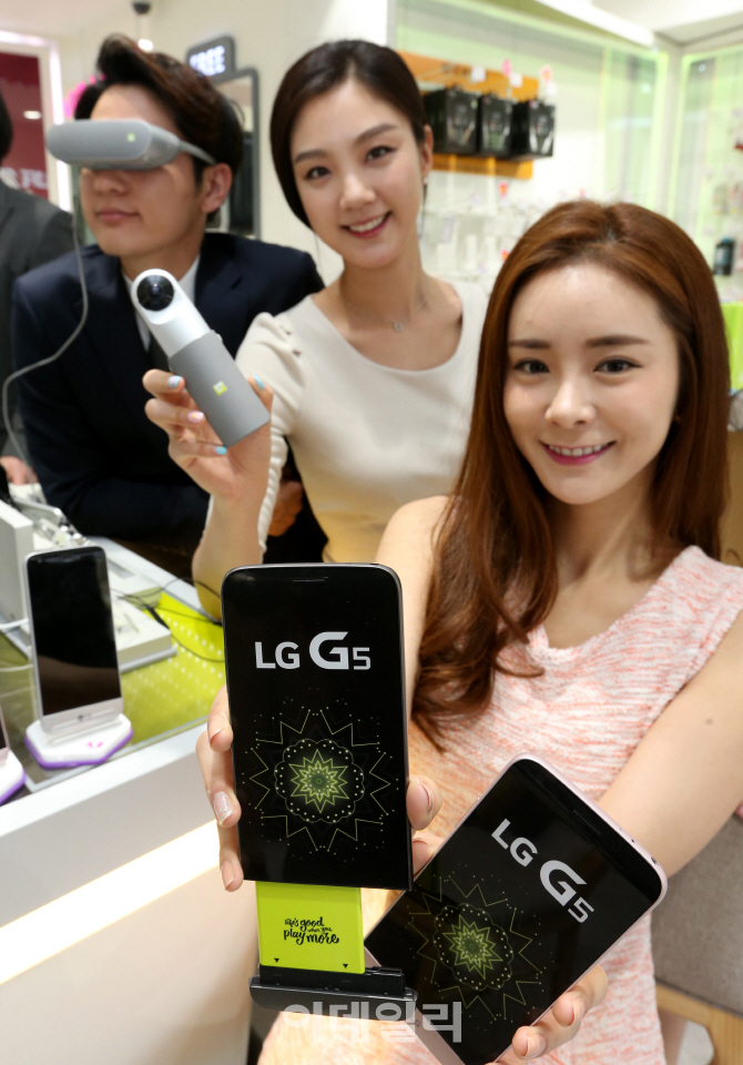 [포토]LG유플러스, ‘New 음성무한 59.9’ 가입시 LG G5 33만9000원