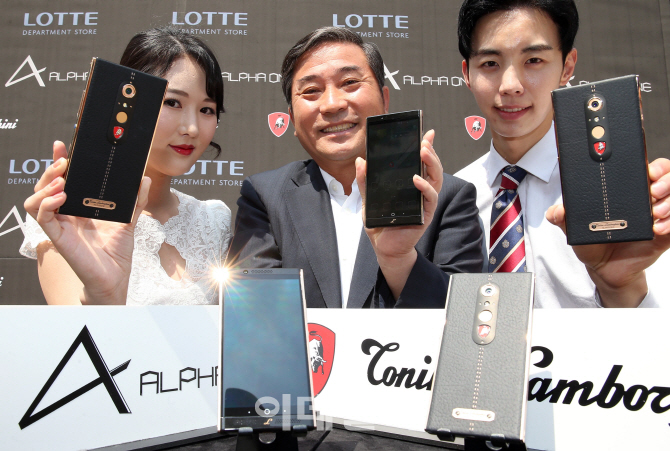 [포토]람보르기니 스마트폰 '알파원(ALPHA-0NE)' 선보입니다