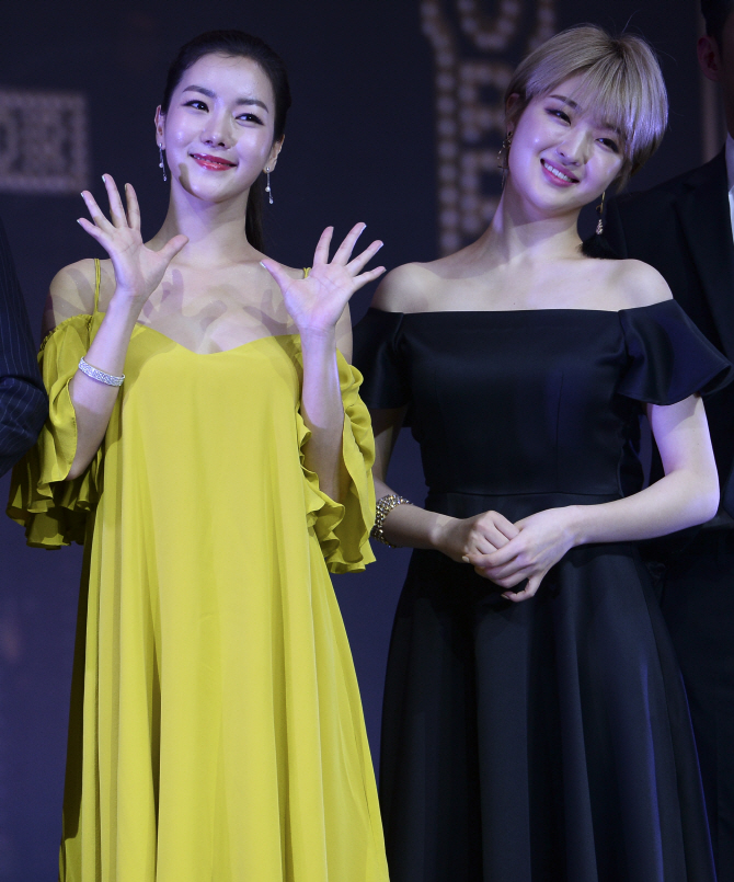 [포토] 포즈 취하는 오소연-전예지