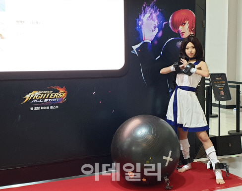 [지스타 포토] 여자로 변신한 킹오파 장거한