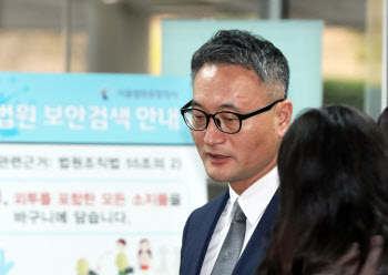 '군납업자 뇌물' 이동호 전 고등군사법원장, 1심서 징역 4년 선고