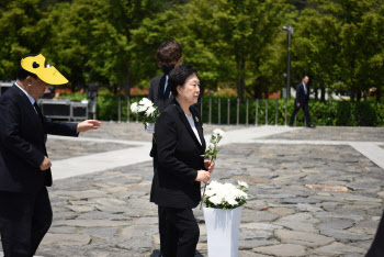 한명숙, `불법 정치자금` 거듭 결백 주장…여권 노림수는