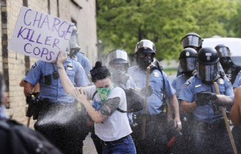 美 경찰 가혹 행위에 흑인 숨지자 시위 격화…폭동·약탈