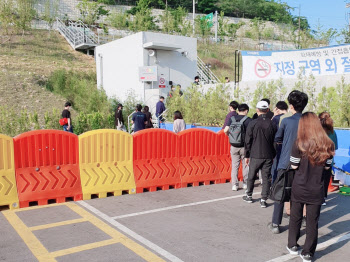 "걱정되지만 돈 벌려면"…쿠팡 물류센터 찾는 알바생들