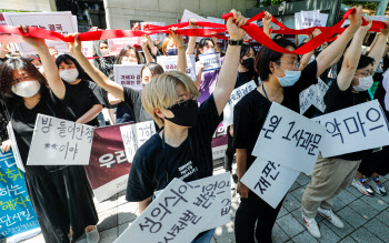 "아이고" 조주빈 재판장의 탄식…2차 피해 우려에 '커지는 고민'