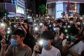 홍콩 경찰도 시위대 목 눌렀다…대만서 홍콩 지지 대규모 집회