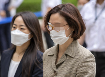 '조국 최측근' 김미경 靑비서관, 정경심 재판 불출석…과태료 500만원