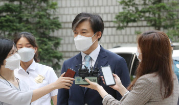 조국, '감찰무마 폭로' 김태우에 "원칙 어긴 사람"…신빙성에 물음표