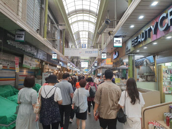 "이렇게 붐빌 줄은"…방역수칙 안 지켜진 동행세일에 시민들 `당혹`