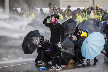 즉시 무너진 홍콩 민주주의…독립단체, 잇단 줄해산
