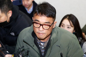 경찰, 김건모에 '무고' 피소 여성 불기소 의견 송치