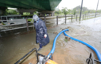 밤사이 쏟아진 폭우에 경남 함양서 2명 실종…전국 피해 속출