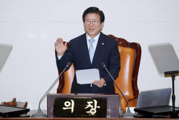 박병석 국회의장 "`선국후당`(先國後黨) 자세로 K-민주주의 만들자"