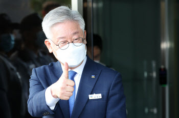 이재명 "제가 1위 올라갈 일 없어..이낙연 도와 문재인 성공 '최선'"