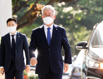 `단두대인생` 벗어난 이재명, 대권 향한 탄탄대로 열리나