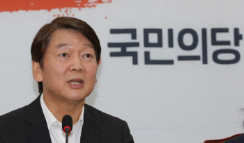 안철수 “文대통령, 천방지축 秋장관 처신부터 통제해야”