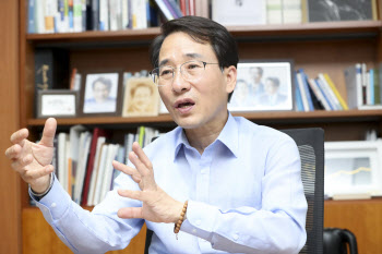 이원욱, 윤희숙에 "불행한 가재? 미통당식 성공잣대"