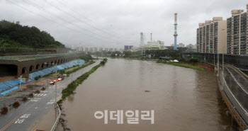 태풍 ‘장미’, 커다란 비구름 동반…“강한 비 뿌린다”