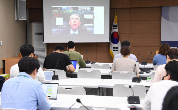 "한국 경제 가장 선방"…OECD 韓성장률 전망 '-1.2%→-0.8%'