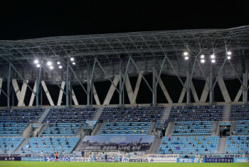 사회적 거리두기 2단계에… 서울·경기 프로야구·축구 ‘무관중’(종합)