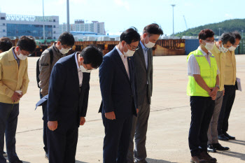 박준영 해수부 신임 차관, 세월호 찾아 헌화