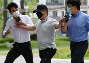 '구급차 막은 택시기사' 재판行…공갈미수 등 혐의 추가