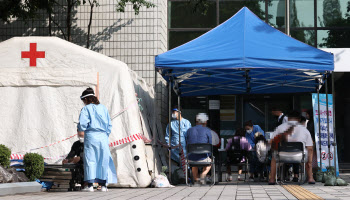 17일째 100명대 확진자…지역감염도 나흘 연속 100명대(종합)