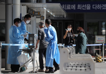 시내 북적이고 휴가지 숙박 만실…추석 앞두고 거리두기 '고삐'