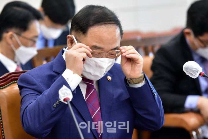 [포토]홍남기, '전세값 쉽게 안내려 갈 것 같다, 추가 대책 강구'