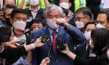 두 달만에 법정 선 전광훈 "보석 취소 위법, 대통령 지시로 촉발"