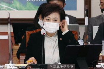 김현미 “보유세 추가 완화 없다”…집값 상승, 저금리탓