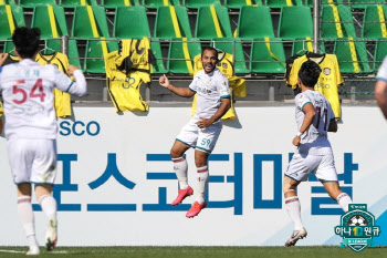 대전, 전남 2-1 꺾고 3위 상승…1부 승격 희망 살렸다