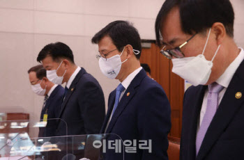 해경, 북한군 피격 해수부 공무원 ‘수색 중단’ 검토