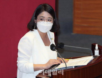 용혜인 "재산세·대주주 기준 완화 논의, 선거 의식한 흐름"