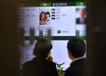 박정민, 박지선 빈소서 모친과의 사진에 눈물..박성광도 한달음