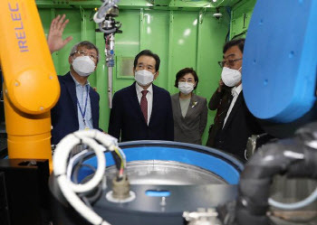 정 총리, 빛의 공장 ‘포항 방사광가속기 연구소’ 방문