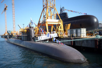 SLBM 발사대 탑재 3000t급 안무함…'핵잠수함' 초석 놓다