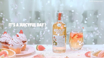 앱솔루트 주스 스트로베리, ‘It’s A Juicyful Day’ 캠페인 영상 선봬