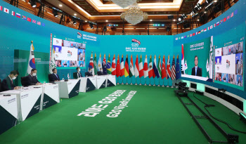 文대통령 APEC·G20 회담…'기업인 이동' 다시 강조