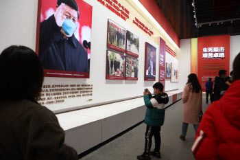 우한 구한 영웅은 시진핑?…야전병원 코로나 방역 전시장 탈바꿈