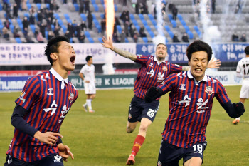 염태영 시장 “수원FC 승격은 시민과 축구팬 여러분 성원 덕분”