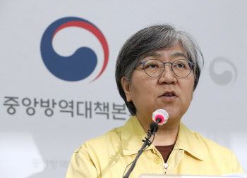 정은경의 이유있는 경고…"이대로면 하루 1000명 확진"