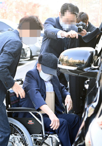 `코로나 방역 방해` 이만희 신천지 회장에 징역 5년 구형