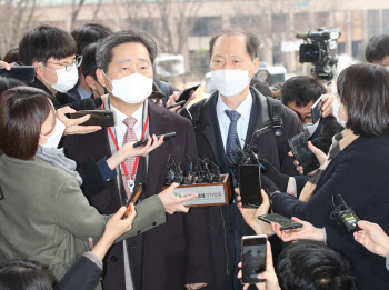 9시간반 회의에도 결론 못낸 尹 징계위…`편향·위법` 논란 불가피