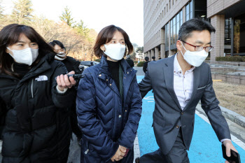 "'尹 통화내역' 공개는 직권남용"…이성윤·박은정 피고발