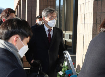 尹징계위 나온 한동수 "진실 증언할 따름…악의적 보도엔 소송"