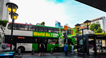 진로 두꺼비, 싱가포르 시내 달리다…현지 버스광고 시작