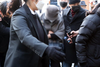 윤석열 장모 "잔고증명서 위조는 인정...고의 아니었다"