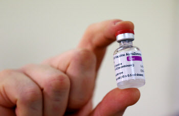 아스트라제네카 백신 허가 심사 시작…2월말 접종 가능할 듯(종합)