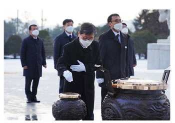 손병석 한국철도 사장, 대전현충원·철도 이원성역 참배